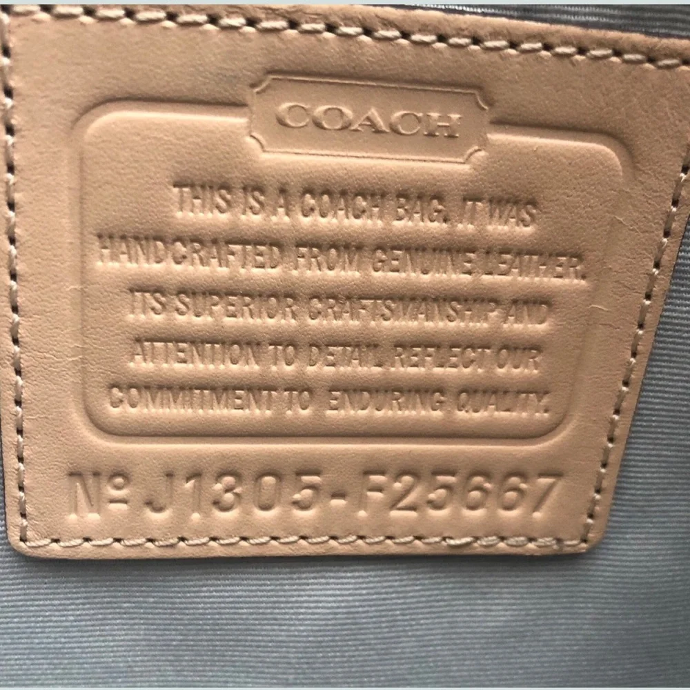 Authentic metallic silver Coach shoulder bag - Picture 6 of 8